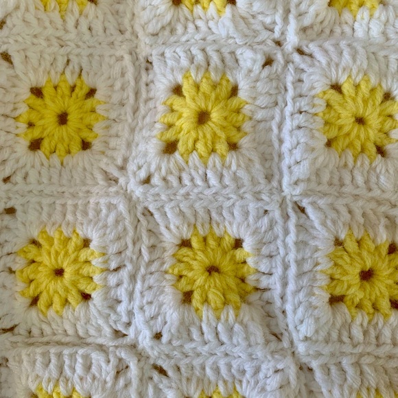 Daisy Yellow & White Crochet Throw Pillowcase - Picture 2 of 3